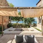 Phaos Apartment