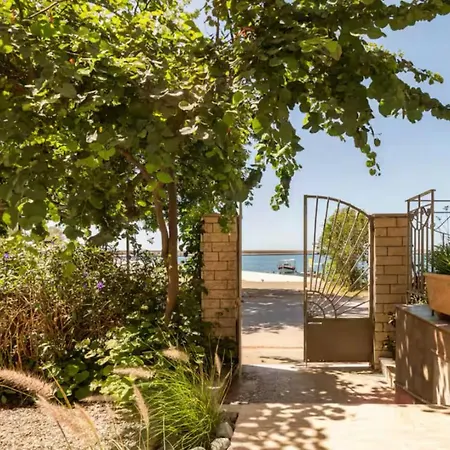 Phaos Apartment Kyparissia