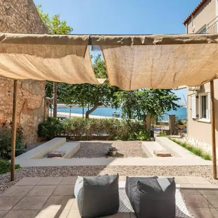 Phaos Apartment